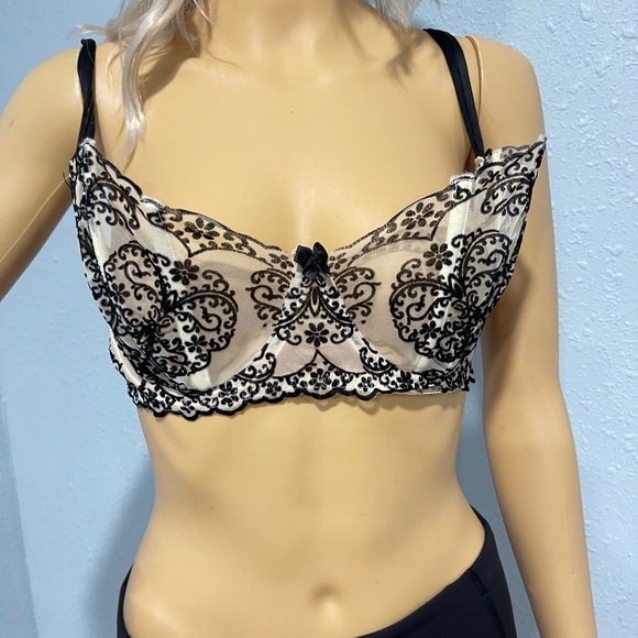 VS Bra - Picture 2 of 5